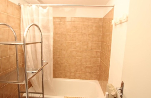 Chamrousse Apartment | Studio confortable à Chamrousse 1750, proche pistes et commerces - FR-1-549-123
