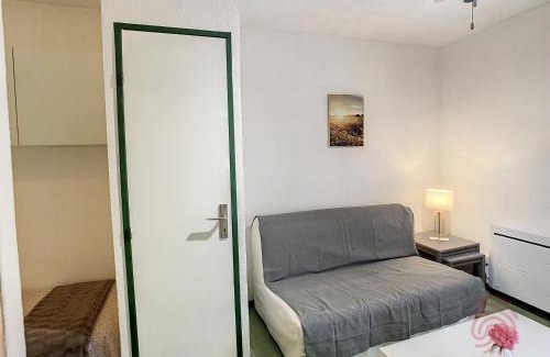 Lamalou-les-Bains Apartment | Studio cosy à Lamalou, animaux acceptés, balcon et Wifi - FR-1-451-214
