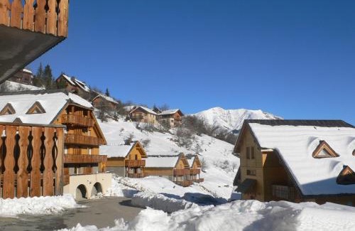 Pra Loup Apartment | Studio cosy avec balcon à Pra Loup 1500 - Résidence Les Chalets de Praroustan - FR-1-504-263