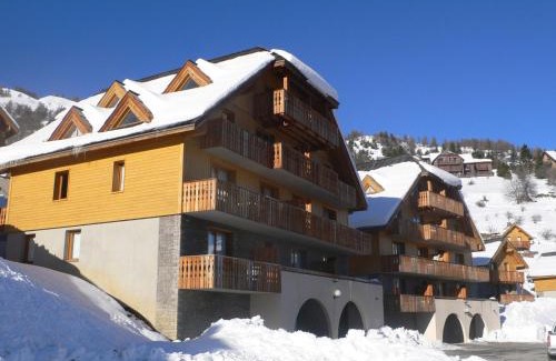 Pra Loup Apartment | Studio cosy avec balcon à Pra Loup 1500 - Résidence Les Chalets de Praroustan - FR-1-504-263