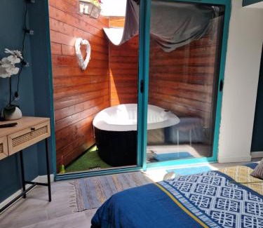 Sainte-Anne - Faubourg Noyon Apartment | Studio Eden Jacuzzi