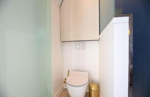 Passy Apartment | Studio Eiffel Tower view