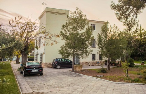 Altafulla Apartment | Studio for 2-3 in villa, satellite TV, garden, pool, 10 min. walk to the beach