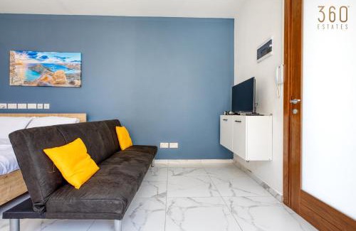 Pieta Apartment | Studio home with sofa bed close to Valletta with Wifi by 360 Estates