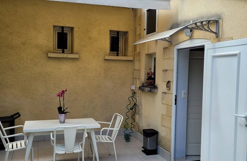 Sarlat-la-Caneda Apartment | Studio in Sarlat, for a couple in search of calm