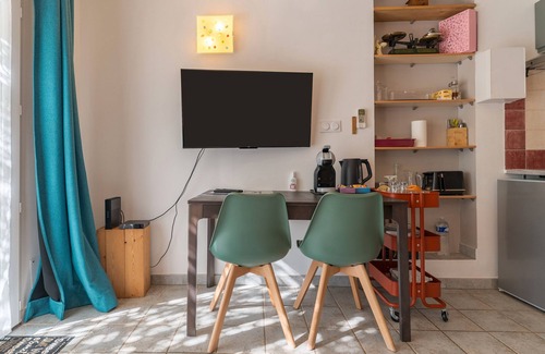 Lambesc Apartment | Studio 'La Dolce Vita' with Shared Pool, Wi-Fi, and Air Conditioning