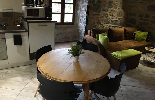 Mostuejouls Apartment | Studio 'Loft Cocoon' with Mountain View, Wi-Fi and Air Conditioning