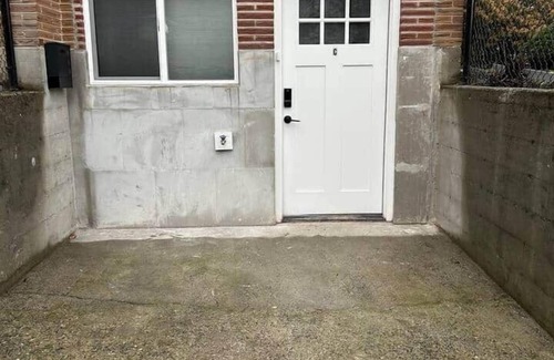 Columbia City House | Studio | Near Downtown + Airport Train + Stadium