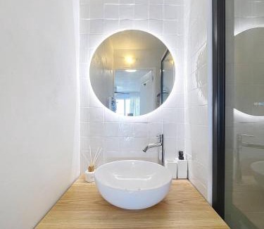 La Madeleine Apartment | Studio Neuf avec Terrasse et Aperçu Mer