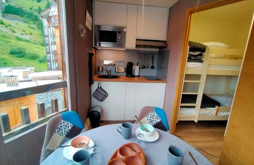Avoriaz Apartment | Studio rénové à Avoriaz: 4 pers, avec casier à skis, au cœur du village - FR-1-633-74