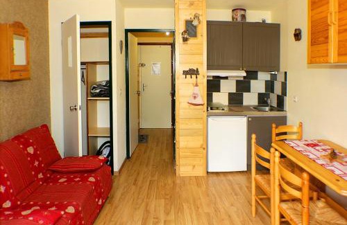 Bourg-Saint-Maurice Apartment | studio rose résidence Les Glières