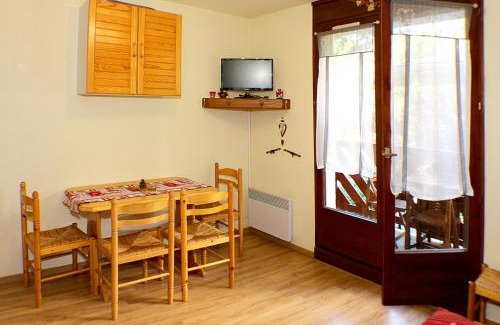 Bourg-Saint-Maurice Apartment | studio rose résidence Les Glières