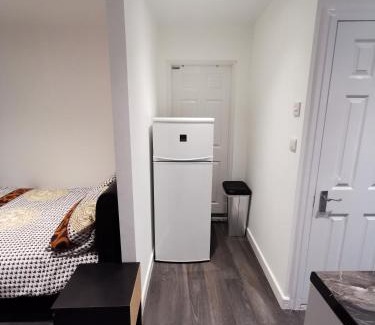 Kidbrooke with Hornfair Apartment | Studio self contained double bedroom