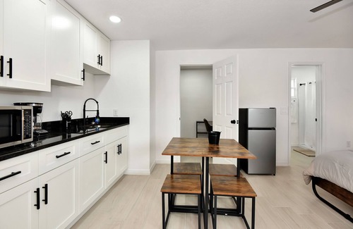 Daytona Beach Shores Apartment | Studio Suite Queen bed Kitchen Walk in Shower 1