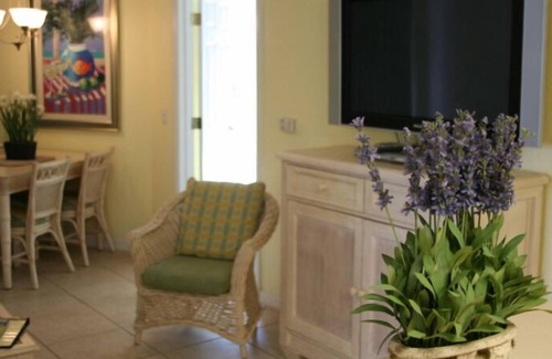 Bostroms Apartment | Studio Suite at Oceanfront Resort w/ Pool, Beach & Free WiFi!