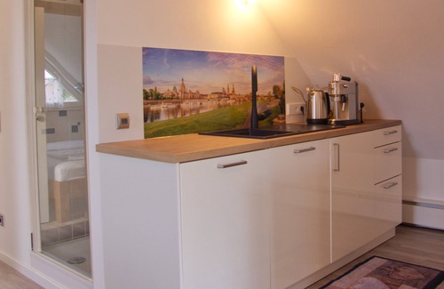 Dolzschen Apartment | Studio Traumzeit mit Balkon in Vorstadtvilla