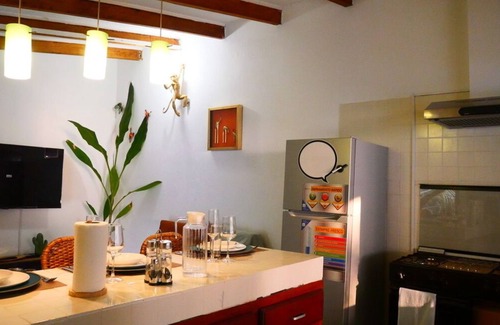 Libreville Apartment | Studio Tropical Jungle-Vue sur Mer/Pied dans l'eau