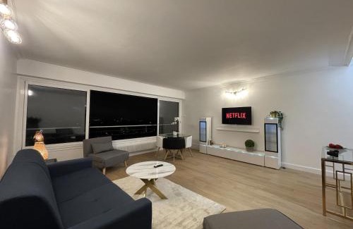Saint-Fargeau Apartment | Studio with 180 view of Paris