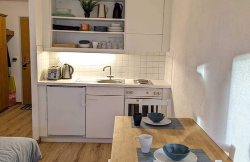 Aeschi bei Spiez Apartment | Studio with balcony, Niesen view & parking near Interlaken, Thunersee & Blausee