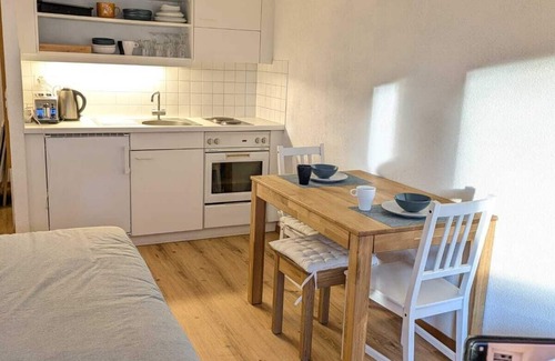 Aeschi bei Spiez Apartment | Studio with balcony, Niesen view & parking near Interlaken, Thunersee & Blausee