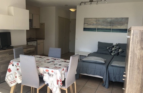 Saint-Raphael Apartment | Studio with Balcony Near Beach and Shops, Free Wi-Fi