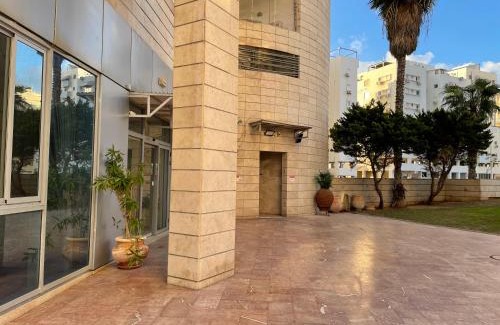 Bat Yam Apartment | Studio with city view