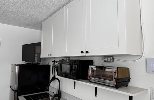 Carleton Place Apartment | Studio with kitchenette in downtown Carleton Place.