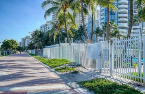 Mid Beach Apartment | Studios by The Sea