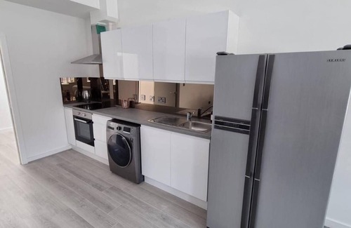 Birmingham Apartment | Stunning 1 Bed Apt Minutes From Bham City Centre