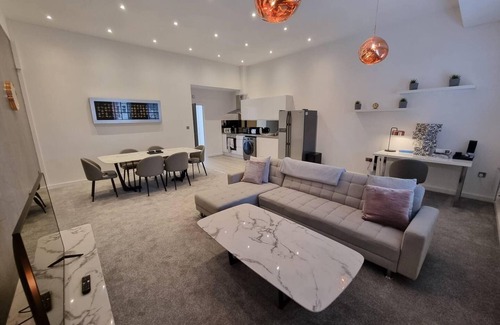 Birmingham Apartment | Stunning 1 Bed Apt Minutes From Bham City Centre
