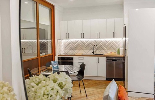 Auckland Central Business District Apartment | Stunning 1BR Apt in Heritage Hotel by Zodiak Stays
