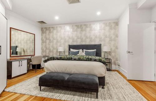 Auckland Central Business District Apartment | Stunning 1BR Apt in Heritage Hotel by Zodiak Stays
