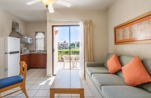 Campo de Golf Fonatur House | Stunning 1BR Suite Steps to Plaza Italia Square