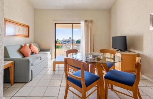 Campo de Golf Fonatur House | Stunning 1BR Suite Steps to Plaza Italia Square