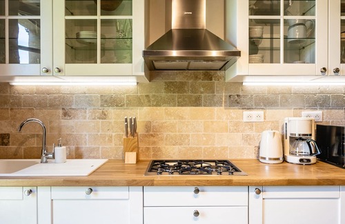 Carlux House | Stunning 2-Bed restored House privert river view