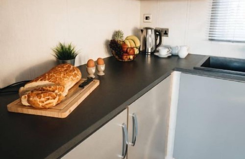 Lincoln Cottage | Stunning 3 bed lodge with hot tub - Metheringham