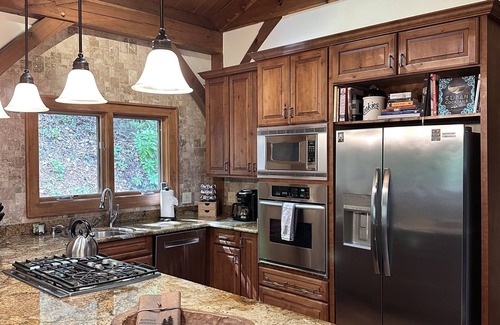 Waynesville Cabin | Stunning 3-bedroom private mountain retreat nestled in the Smoky Mountains