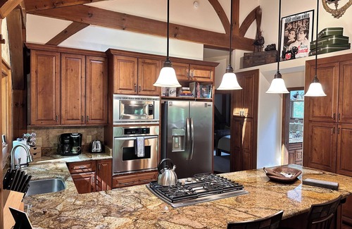 Waynesville Cabin | Stunning 3-bedroom private mountain retreat nestled in the Smoky Mountains