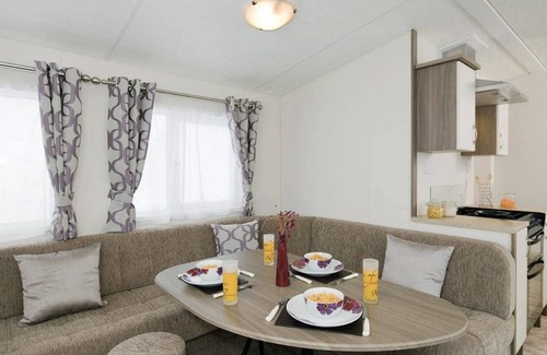 Mablethorpe Apartment | Stunning 4-bed Caravan in Mablethorpe Sleeps 10