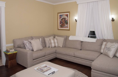 Elizabeth House | Stunning 5 BdRm/3 Bth Home near EWR Airport , Mins. from Times Square & Shopping