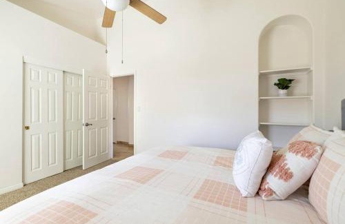 Central Scottsdale Apartment | Stunning 5 Bed Luxury Oasis Heated Pool Hot Tub
