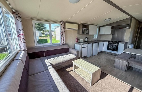 Great Yarmouth House | Stunning 8 berth caravan at Cherry Tree Holiday Park in Norfolk ref 70711C