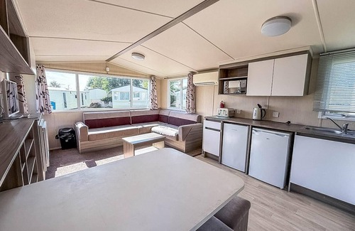 Great Yarmouth House | Stunning 8 berth caravan at Cherry Tree Holiday Park in Norfolk ref 70711C