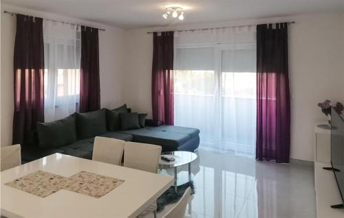 Sarsoni Apartment | Stunning Apartment In Mladenici