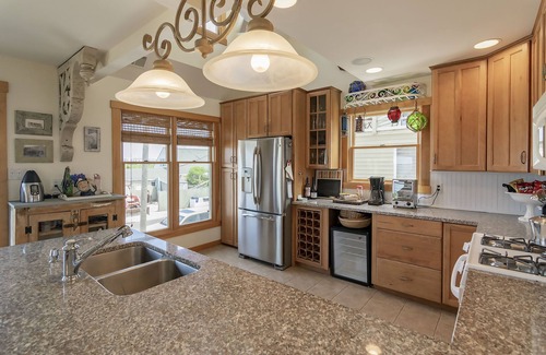 Holgate House | Stunning Bay View Wonder