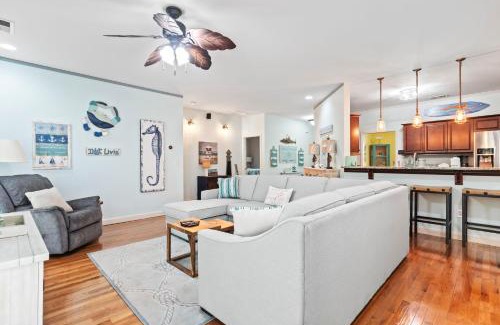 Garden City House | Stunning Beach Cottage! Hot Tub and Pet Friendly! Sleeps 6!