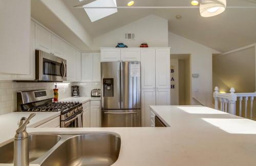 South Mission Beach House | Stunning beach home located between bay and beach with Ocean View Patio