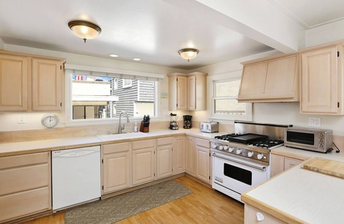 Balboa Peninsula Cottage | Stunning Beachfront Home in Prime Newport Location! Walk to Dining & Shopping