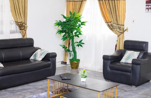 Kumasi Apartment | Stunning Executive 2 Bedroom Apartment with KING SIZE BED