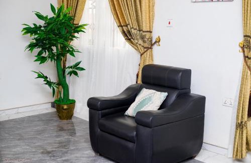 Kumasi Apartment | Stunning Executive 2 Bedroom Apartment with KING SIZE BED